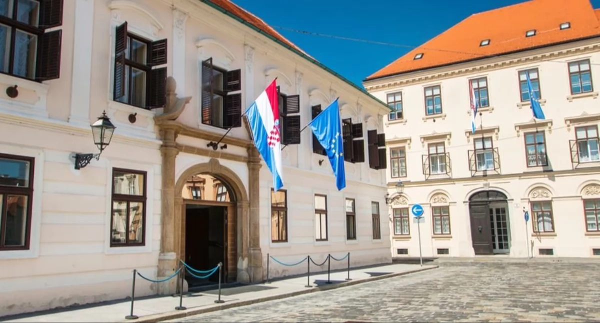 Zdrzódło: https://x.com/VladaRH/header_photo