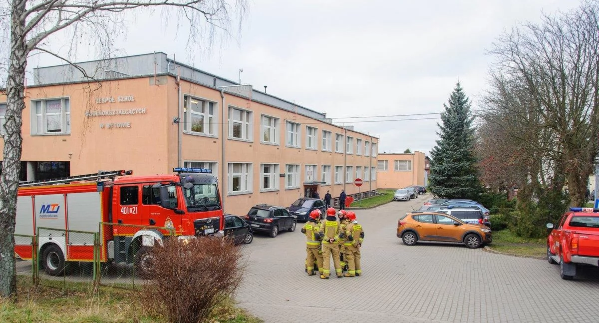Òdj. kurierbytowski.com.pl. Tam nalézeta téz wicy drobnotów ò falszëwim alarmie w Bëtowie