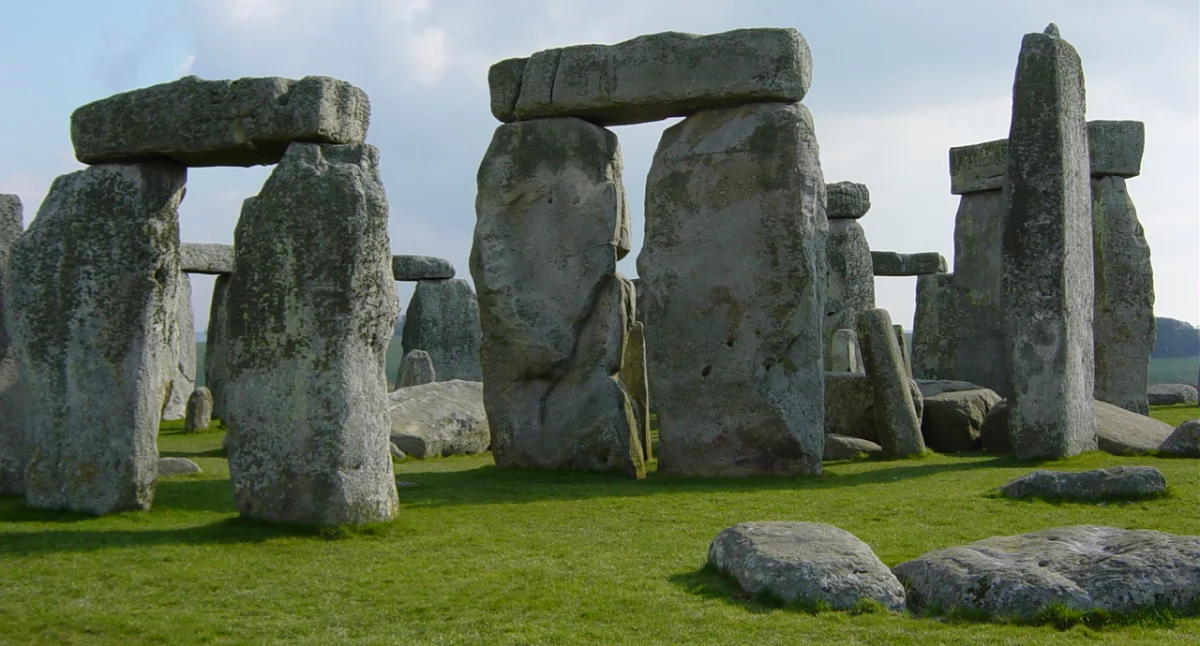 Òdj. https://upload.wikimedia.org/wikipedia/commons/6/63/Stonehenge_Closeup.jpg