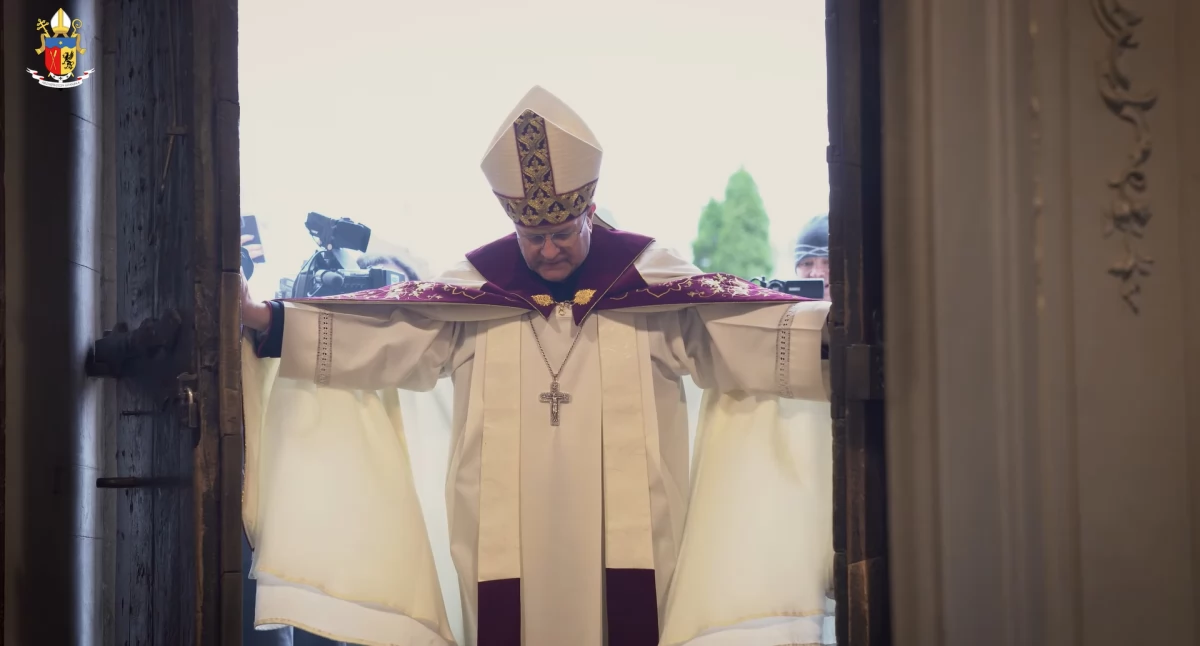 Kadr z filmù ò jëbleùszu na karnôlu YouTube Gduńsczi Archidiecezje (https://www.youtube.com/watch?v=W7OZvcrgl_I&t=50s)