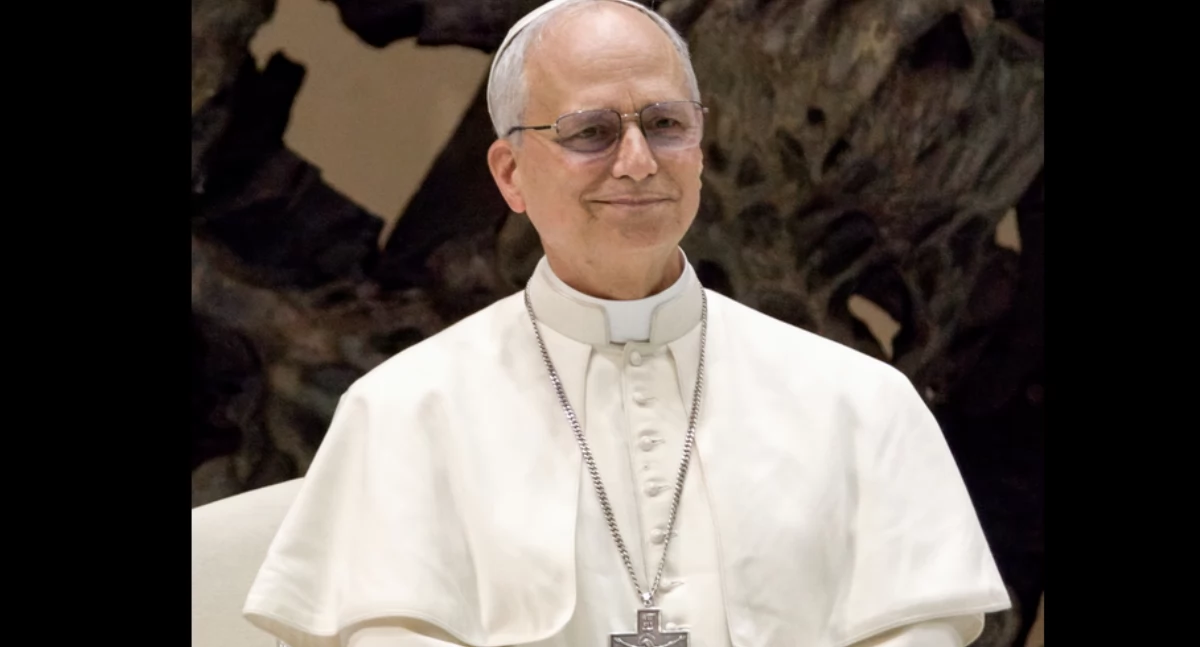 Edgar Beltrán, The Pillar; zdrzódło: https://pl.wikipedia.org/wiki/Leon_XIV#/media/Plik:Pope_Leo_XIV_3_(3x4_cropped).png