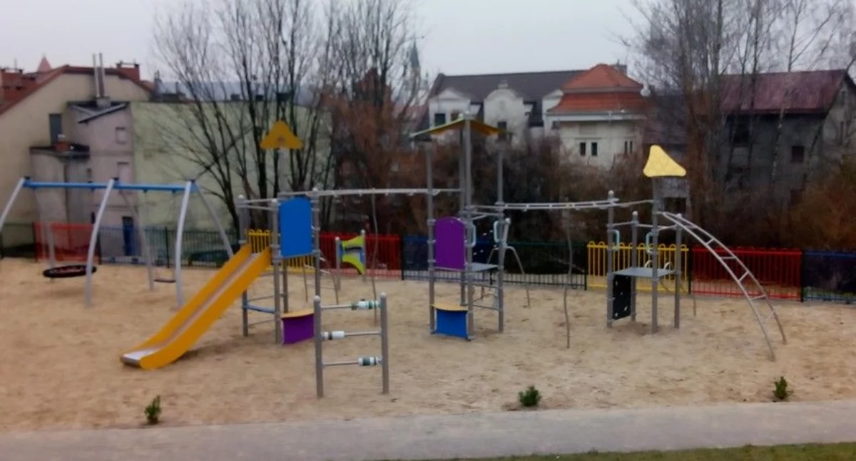 Pòzdrzatkòwi òdjimk. Zdrzódło: https://www.bytow.com.pl