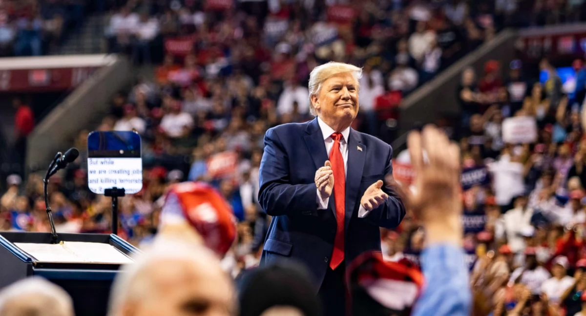 https://cdn.donaldjtrump.com/djtweb24/general/homepage_rally.jpeg