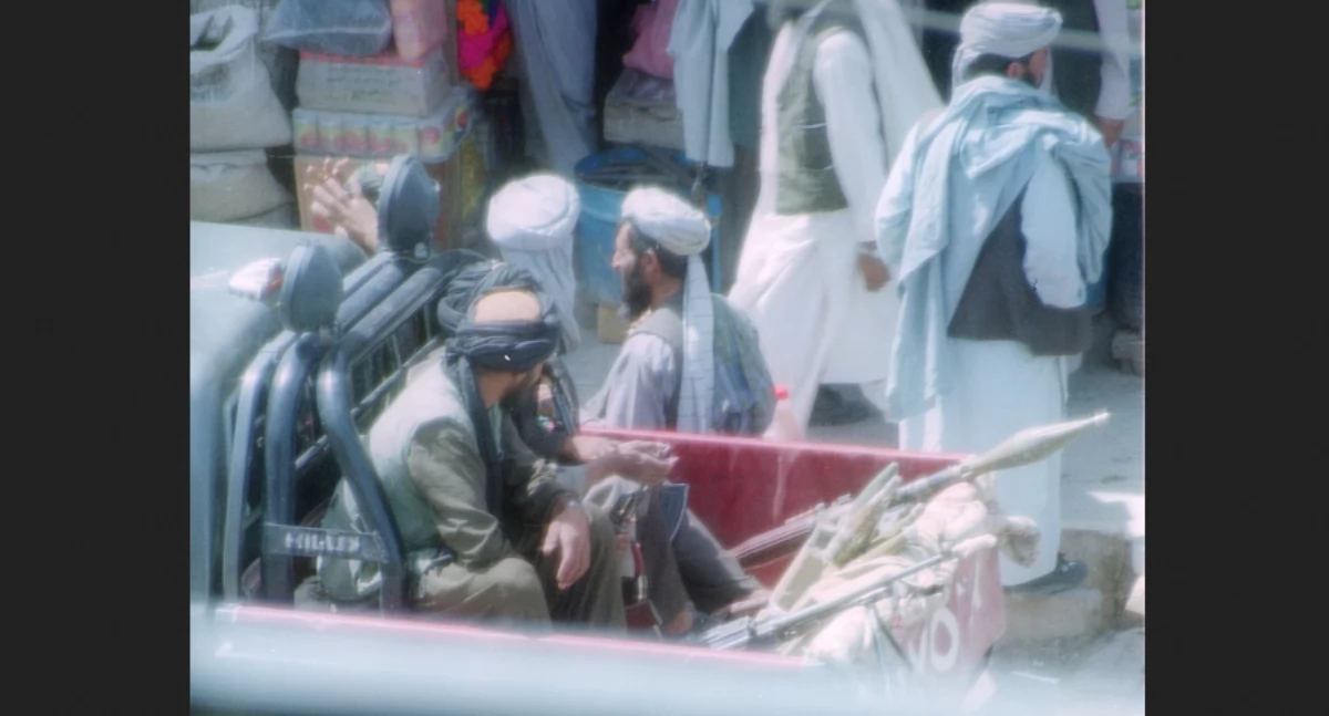 Talibòwie w Herace; aùtór: bluuurgh; zdrzódło: https://pl.wikipedia.org/wiki/Talibowie#/media/Plik:Taliban-herat-2001.jpg