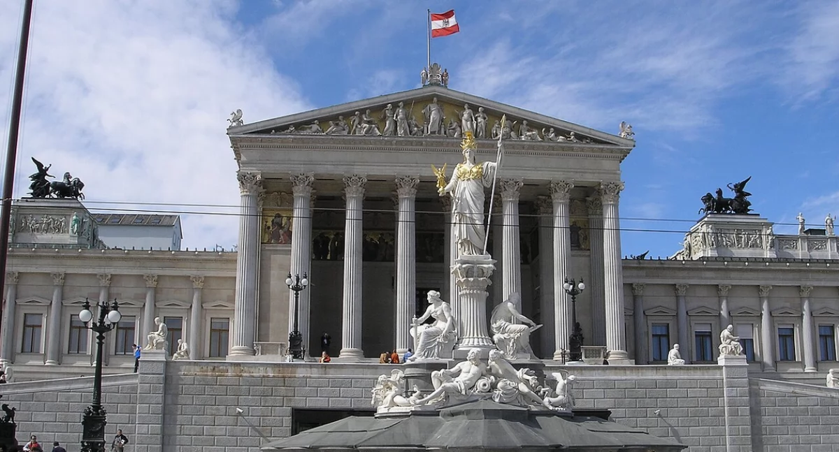 https://en.wikipedia.org/wiki/Politics_of_Austria#/media/File:Austria_Parlament_Front.jpg