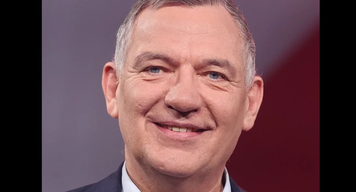 Jan van Aken. Òdj. Sandro Halank; zdrzódło: https://pl.wikipedia.org/wiki/Jan_van_Aken#/media/Plik:2025-01-18_Au%C3%9Ferordentlicher_Bundesparteitag_Die_Linke_2025_in_Berlin_by_Sandro_Halank%E2%80%93195.jpg