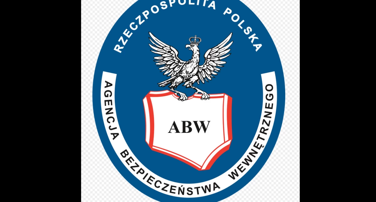 Z Kaszëb, Chłop Trzëgardu dokùmentowôł sztreczi wòjskòwé transpòrtë - zdjęcie, fotografia