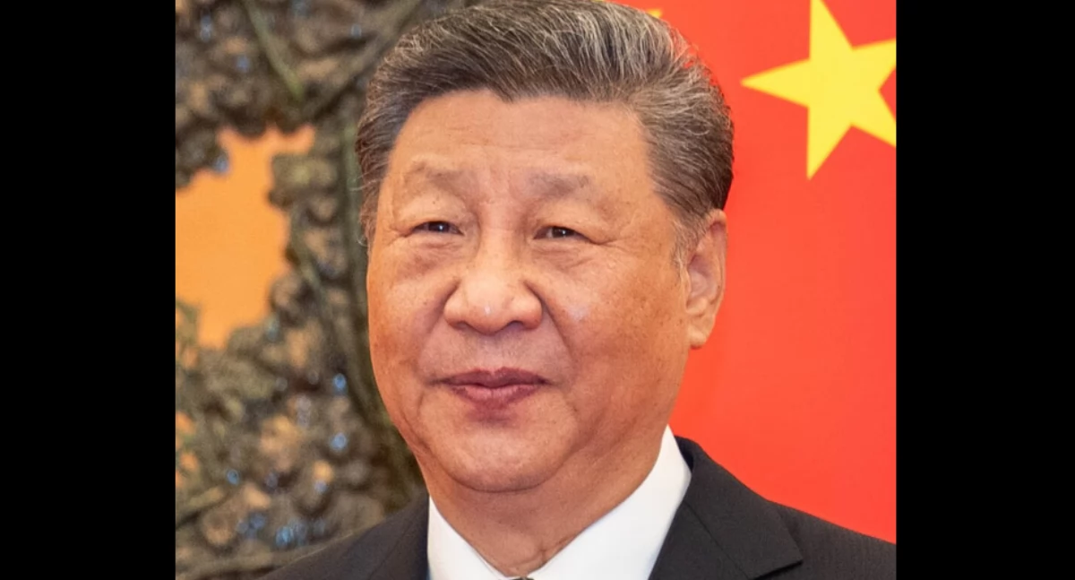 Xi Jinping. Òdj. Juan Diego Cano; zdrzódło: https://pl.wikipedia.org/wiki/Xi_Jinping#/media/Plik:Xi_Jinping_in_Beijing_on_May_13,_2025_(cropped).jpg