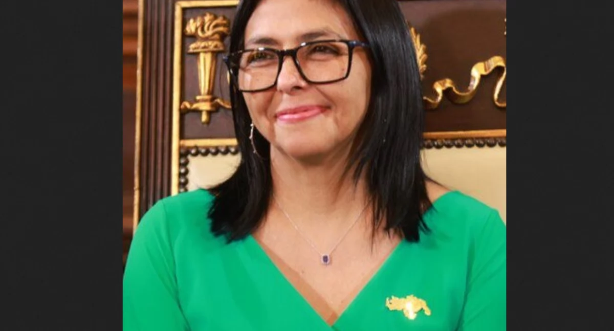 Delcy Rodriguez. Òdj. https://prensapresidencialvenezuela.gob.ve/index.php/2026/01/05; zdrzódło: https://pl.wikipedia.org/wiki/Delcy_Rodr%C3%ADguez#/media/Plik:Delcy_Rodr%C3%ADguez_asume_como_Presidenta_Encargada_de_la_Rep%C3%BAblica_Bolivariana_de_Venezuela_04_(cropped).jpg