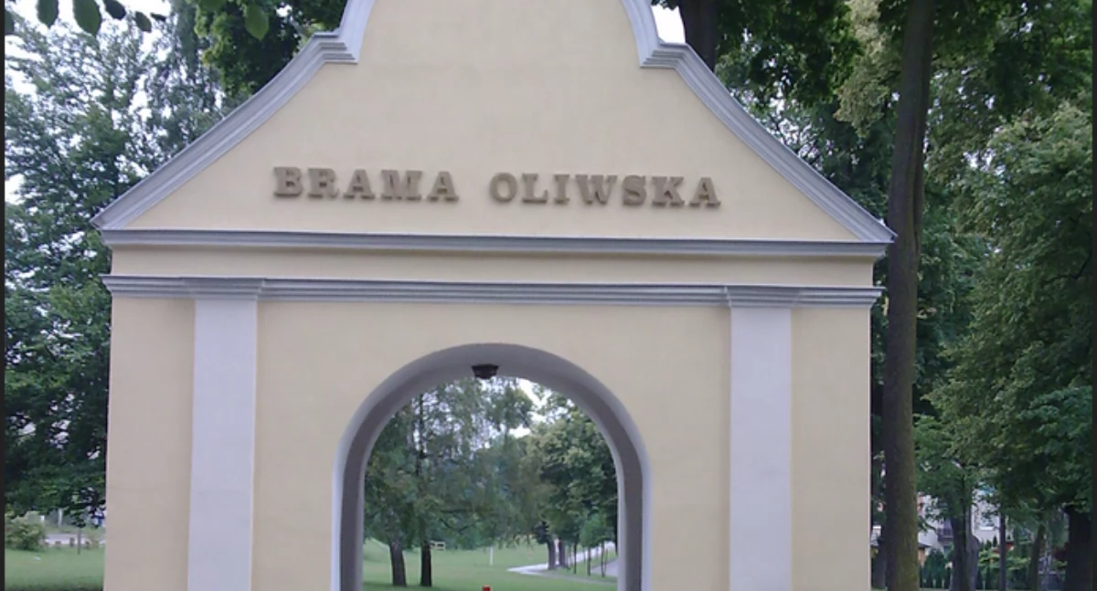 Òdj. geo573; zdrzódło: https://pl.wikipedia.org/wiki/Plik:Brama_Oliwska_w_Wejherowie_-_panoramio.jpg