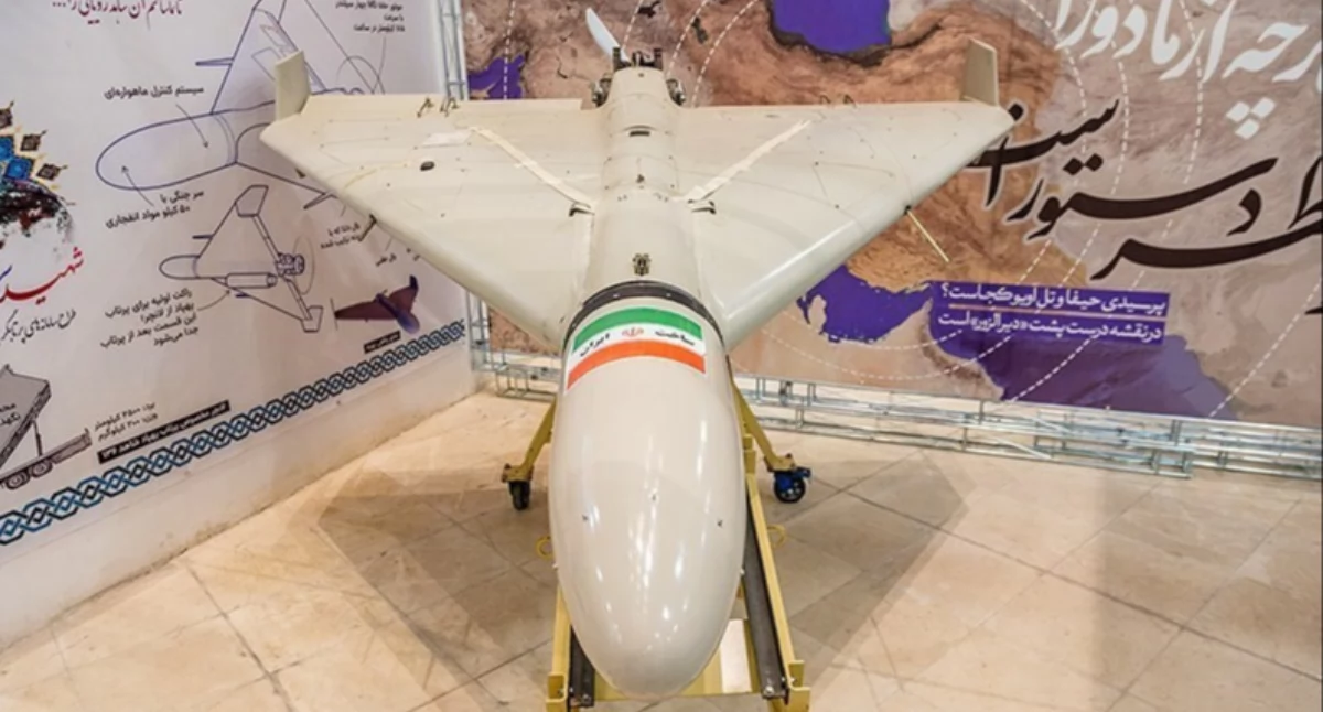 Òdj. Tasnim News Agency; zdrzódło: https://pl.wikipedia.org/wiki/Shahed_136#/media/Plik:2023_IRGC_Aerospace_Force_achievements_Exhibition_in_Qom_(33).jpg