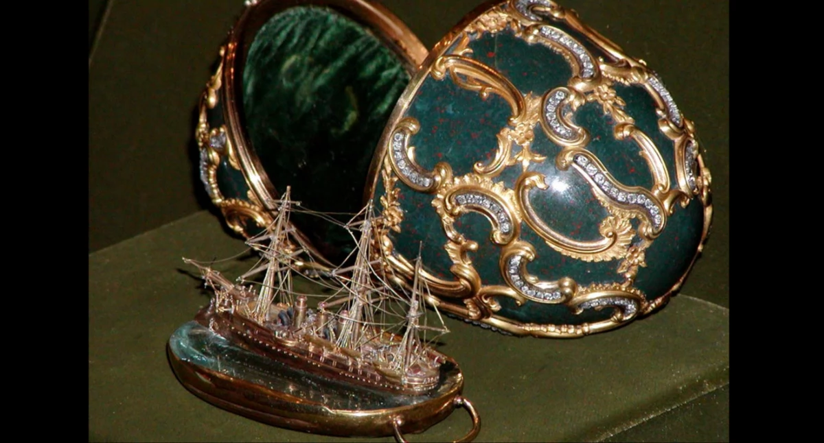 Òdj. Stan Shebs; zdrzódło: https://pl.wikipedia.org/wiki/Jaja_Faberg%C3%A9#/media/Plik:Memory_of_Azov_Egg.jpg