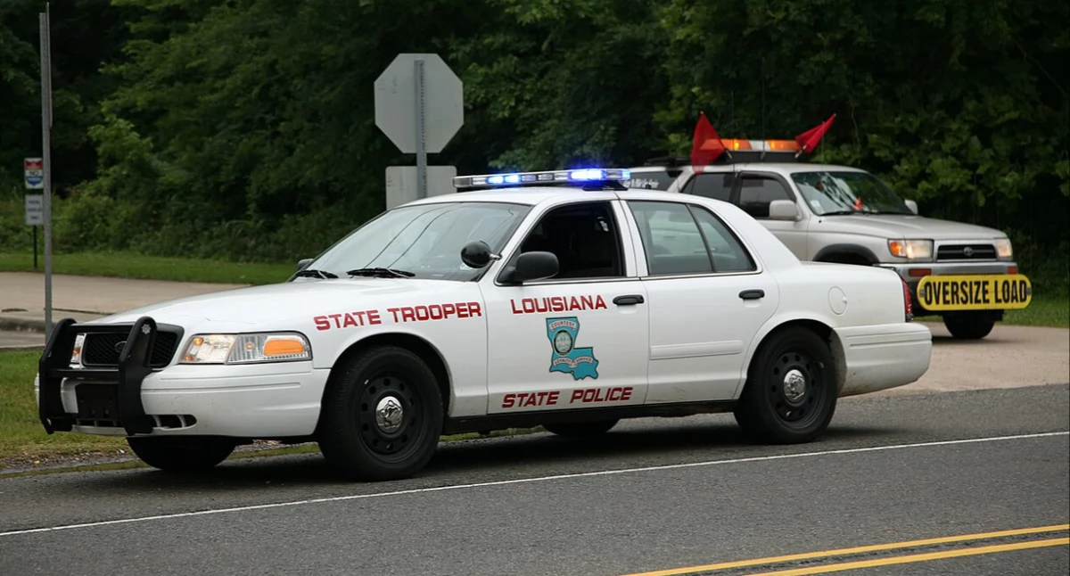 Pòzdrzatkòwi òdjimk. Òdj. Daniel Schwen; zdrzódło: https://pl.wikipedia.org/wiki/Louisiana_State_Police#/media/Plik:Louisiana_State_Trooper_cruiser.jpg