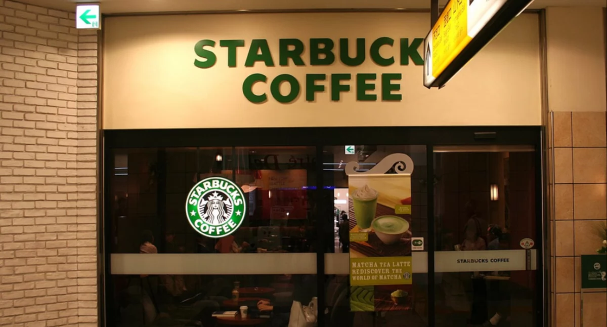 Òdj. https://pl.wikipedia.org/wiki/Starbucks#/media/Plik:Starbucks_Ueno.jpg