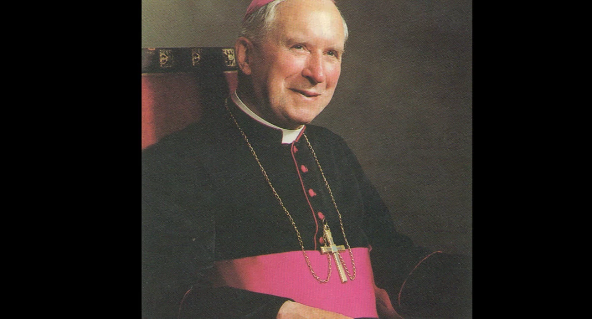 Abp. M. Lefebvre. Òdj. Jim, the Photographer; zdrzódło: https://pl.wikipedia.org/wiki/Marcel_Lefebvre#/media/Plik:Portrait_of_Archbishop_Marcel_Lefebvre.jpg