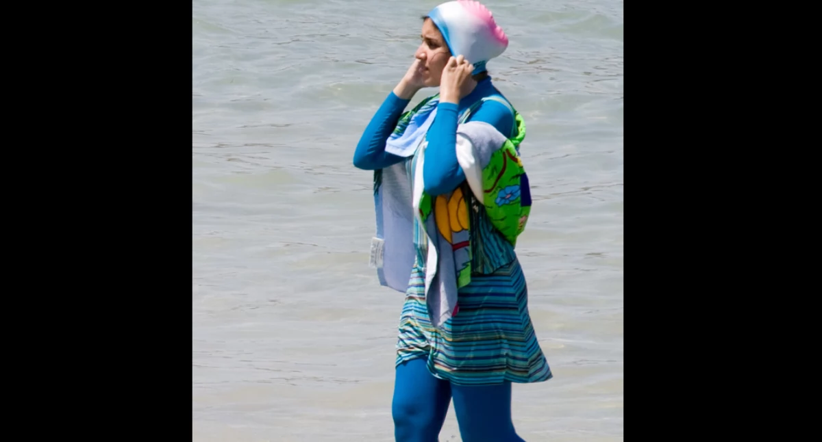 Òdj. Giorgio Montersino from Milan; zdrzódło: https://pl.wikipedia.org/wiki/Burkini#/media/Plik:Burqini.jpg