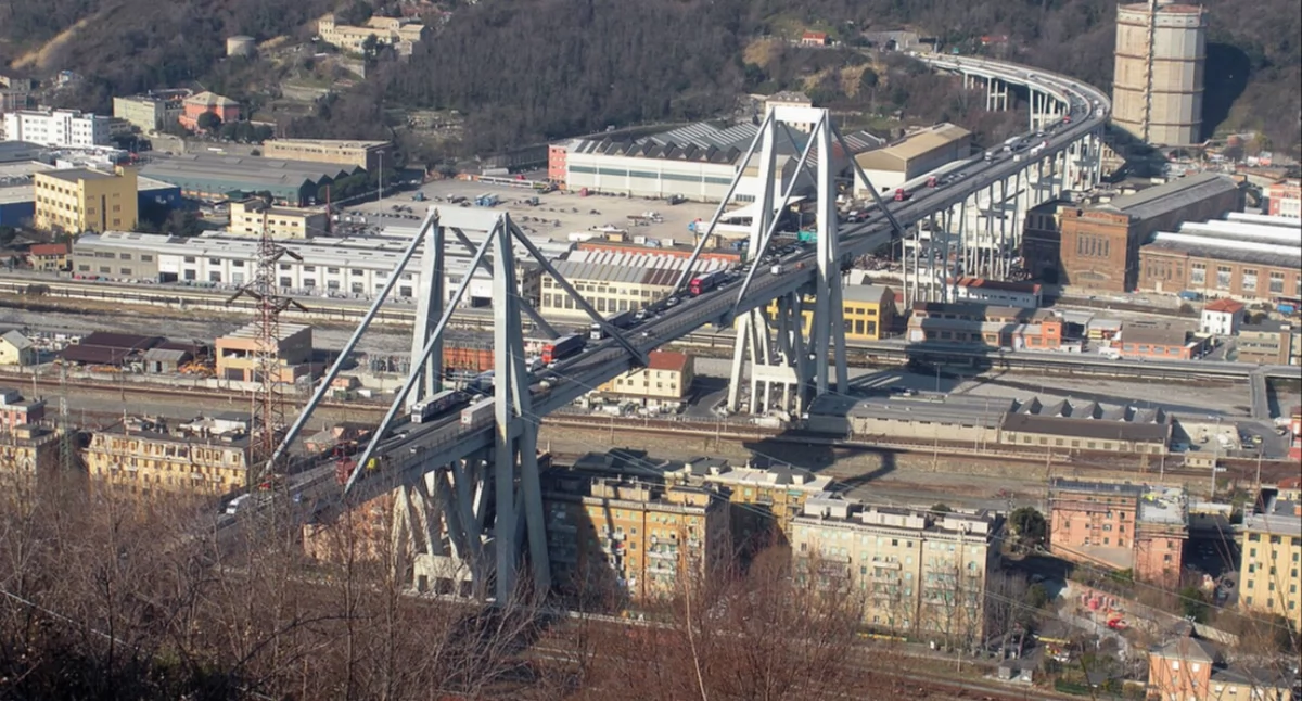 Òdj. Bbruno; zdrzódło: https://pl.wikipedia.org/wiki/Ponte_Morandi#/media/Plik:Genova_ponte_Morandi.jpg