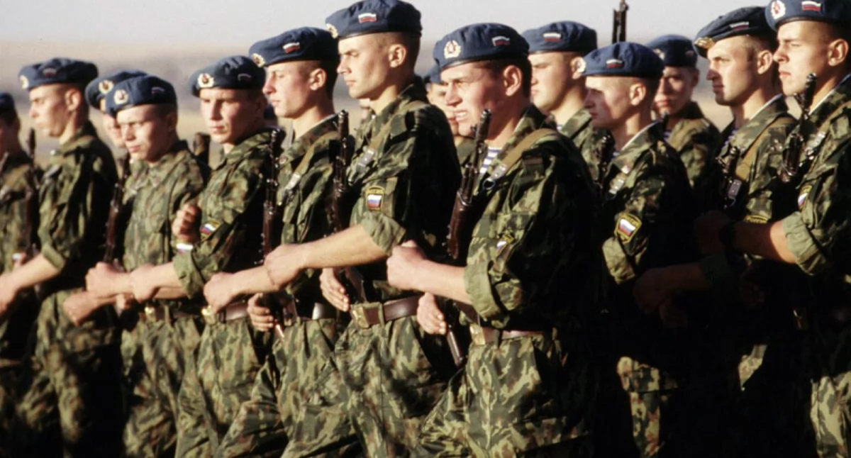 Òdj. US Air Force - http://hn.afnews.af.mil/Photopages/KazakstanSoldiers-B-O.html; zdrzódło: https://pl.wikipedia.org/wiki/Si%C5%82y_Zbrojne_Federacji_Rosyjskiej#/media/Plik:Russian_paratroopers_in_Kazakhstan.jpg