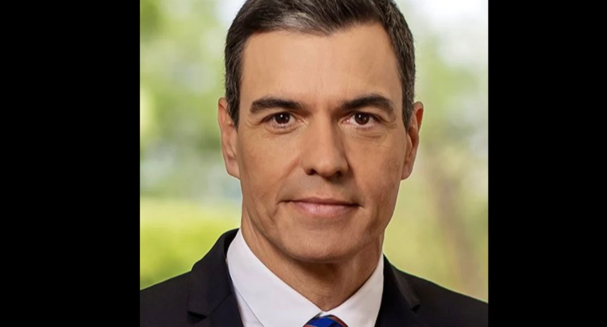Pedro Sánchez; zdrzódło: https://pl.wikipedia.org/wiki/Pedro_S%C3%A1nchez#/media/Plik:Pedro_S%C3%A1nchez_in_2023.jpg