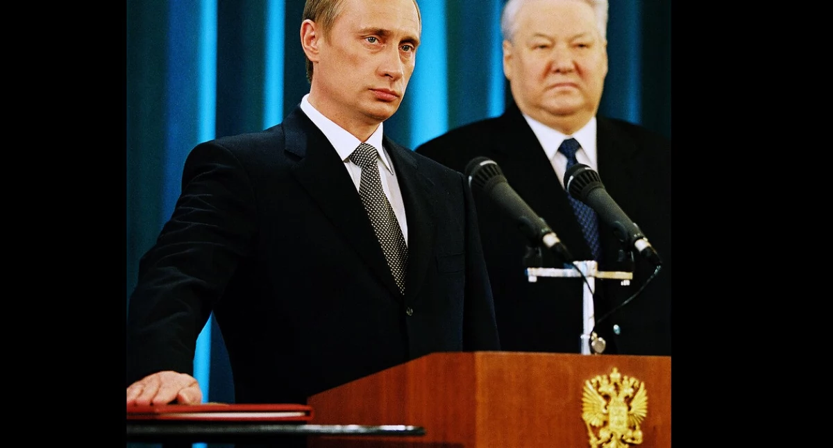 Òdj. Kremlin.ru; zdrzódło: https://pl.wikipedia.org/wiki/W%C5%82adimir_Putin#/media/Plik:Putin_and_Yeltsin_cropped.jpg