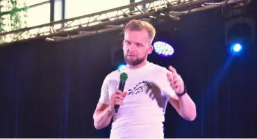 Nie zapłacëlë kòmikòwi za szpòrtë z bùrméstra