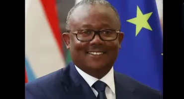 Wòjskò przejãło rządë pò welacje