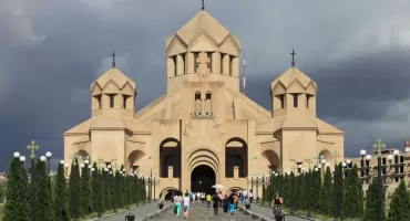 Aresztowanié pòstãpnégò hierarchë w Armenie