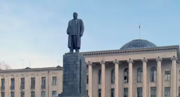 Wrôcô téma pòmnika Stalëna w Mińskù