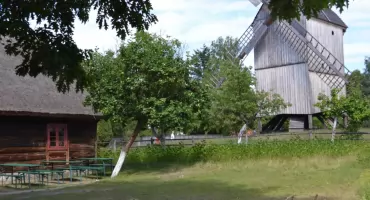 Z Kòscérznë do Wdzydz kòłową stegną