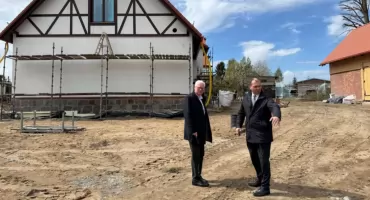 Dolmiérz z nowim òstrzódkã kùńsztu
